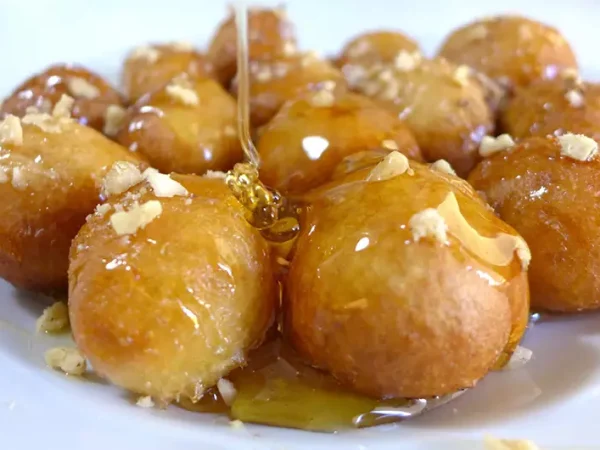 795w-x-530h-Athens-Food-on-Foot-PIR-11-Loukoumades-Greek-Donuts-with-Honey-and-Walnuts.jpg