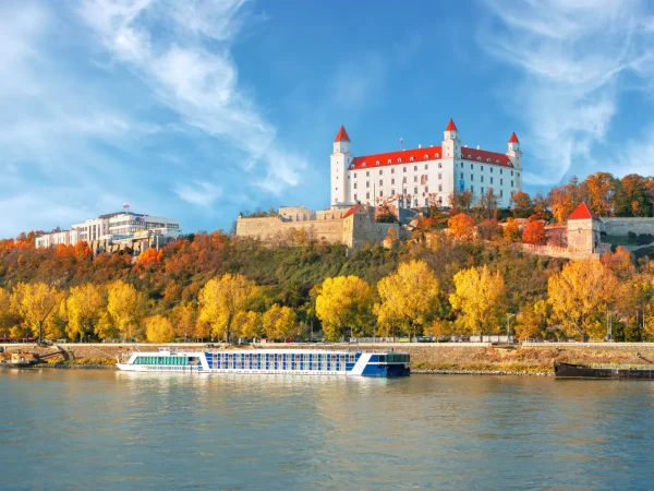 SK_Bratislava_BratislavaCastle_Ship_StockSS_1525016699.jpg