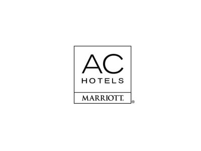 "Fachada moderna del AC Hotels by Marriott Punta Cana con piscina y terraza al aire libre, ideal para viajes de placer o negocios."