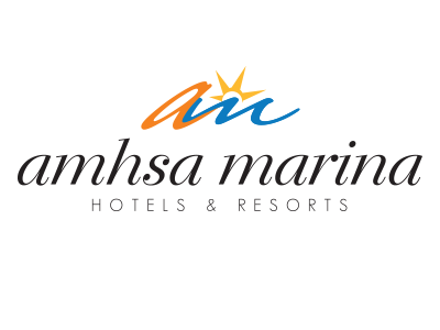 "Vista aérea de Amhsa Marina Hotels & Resorts en República Dominicana, con playa de arena blanca, piscina de lujo y exuberante vegetación tropical."