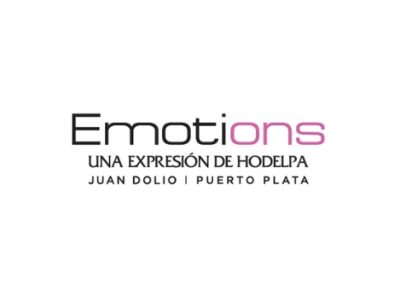 "Vista panorámica de la playa y piscina principal en Emotions Playa Dorada, Puerto Plata, República Dominicana, resort todo incluido para vacaciones inolvidables."