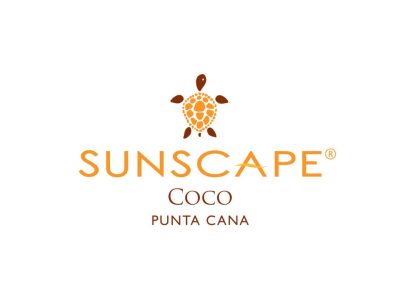 "Piscina de lujo en Sunscape Coco Punta Cana con vista al mar Caribe, rodeada de palmeras y camastros para un descanso perfecto en República Dominicana."